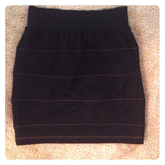 SOLD 🎀 ON SALE!! SKIRT