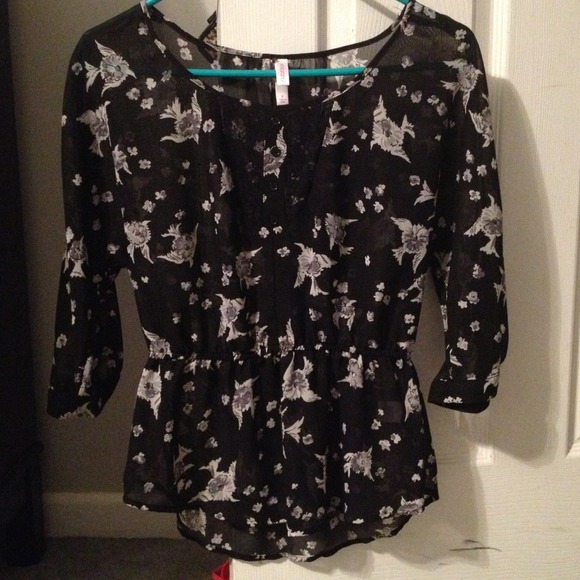 Quarter sleeve sheer Tunic - Picture 1 of 3