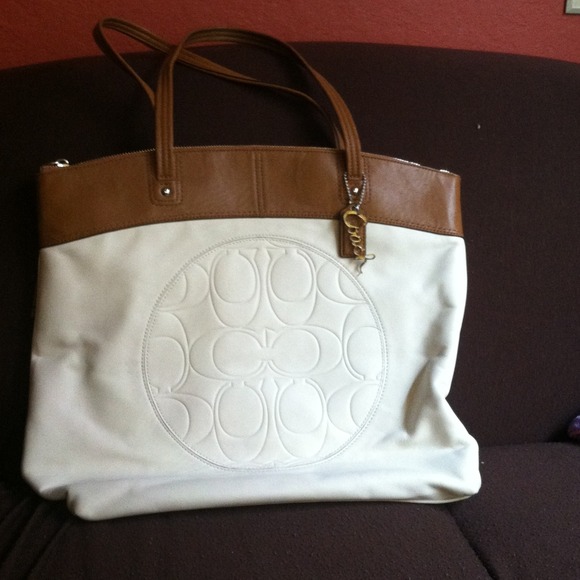 Leather Coach tote❌SOLD❌🙅   White  large size