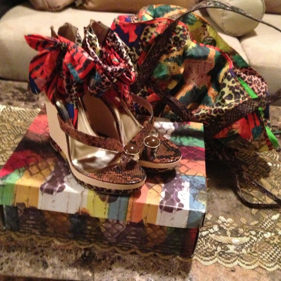 Beautiful wedge and bag combo multi color
