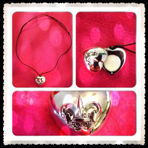 Outspoken By Fergie Fragrance Necklace
