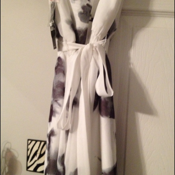 White and Black Summer Dress - Picture 2 of 4