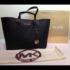 **Sold** Michael Kors Jet Set saffiano travel tote