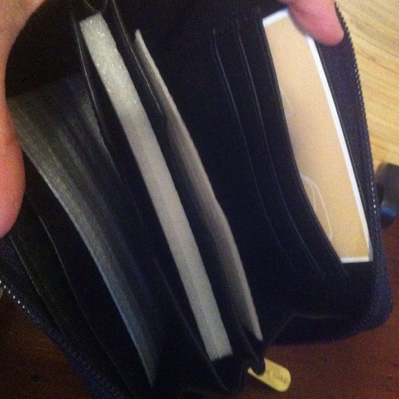 🚫SOLD🚫Michael Kors wallet/Iphone 4/4s case - Picture 2 of 3