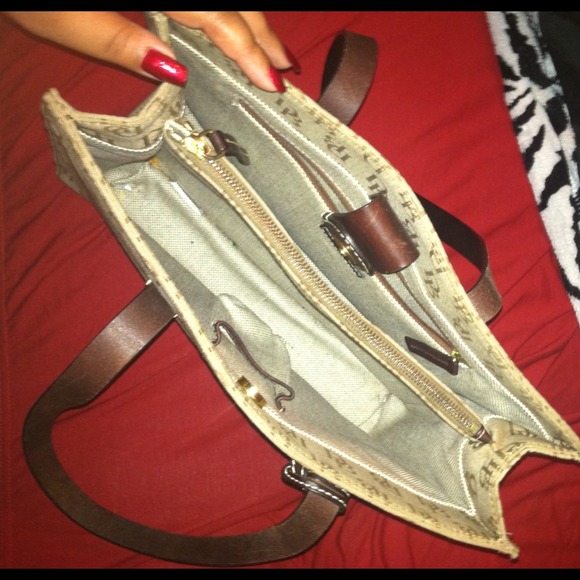 💯 AUTHENTIC Dooney & Burke Brown Med. Tote. - Picture 3 of 4