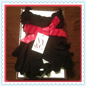 ✨Traded w/ @leslie_veronica ✨NEW scarf and gloves