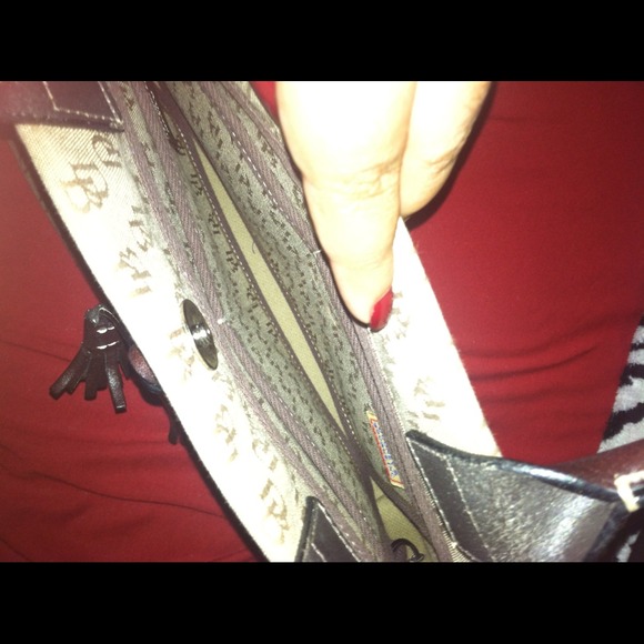 💯 AUTHENTIC Dooney & Burke Small Tote - Picture 2 of 3