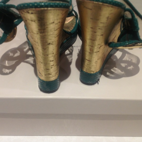 💥SOLD💥Martinez Valero green and gold sandals - Picture 3 of 3