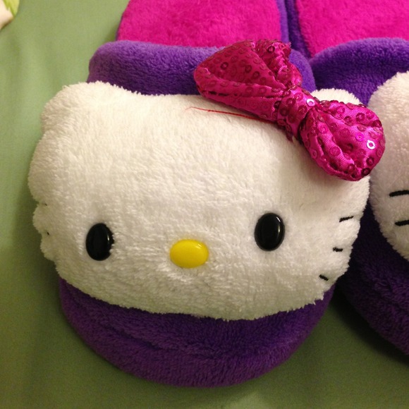 🚫SOLD🚫Hello Kitty Slippers with Bow - Picture 2 of 2