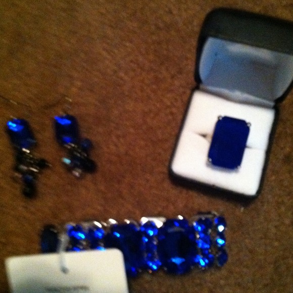 Ring matching ear rings and bracelet