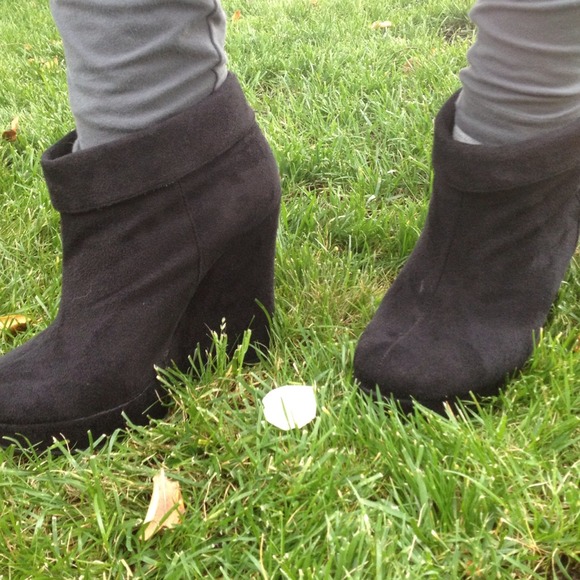 Forever21 black ankle wedges