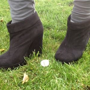 Forever21 black ankle wedges