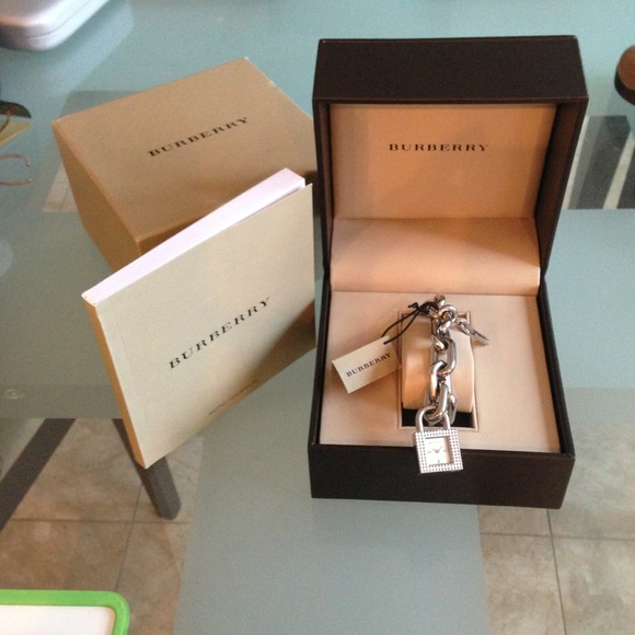 Anthentic Brand new Burberry bracelet watch !