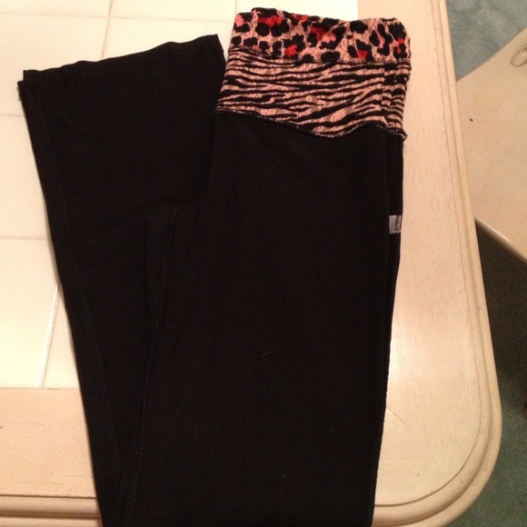 VS pink boot cut yoga pants