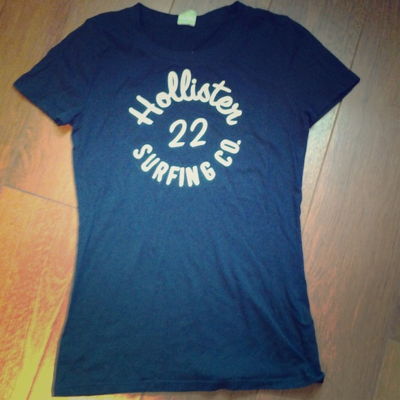 Dark blue hollister tee
