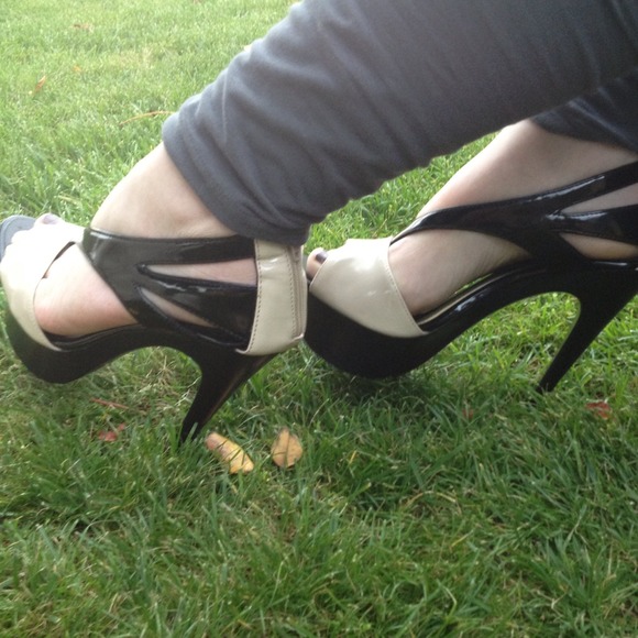 Forever21 black/cream high heels