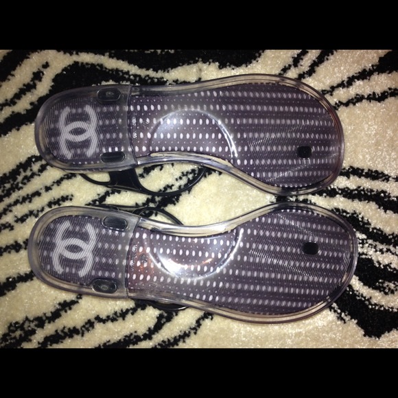 SOLD!!!!! AUTHENTIC Chanel camillion jelly flats - Picture 3 of 3