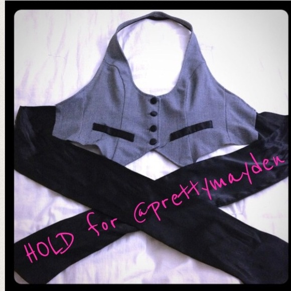 🎀ON HOLD🎀Black & White Halter Vest