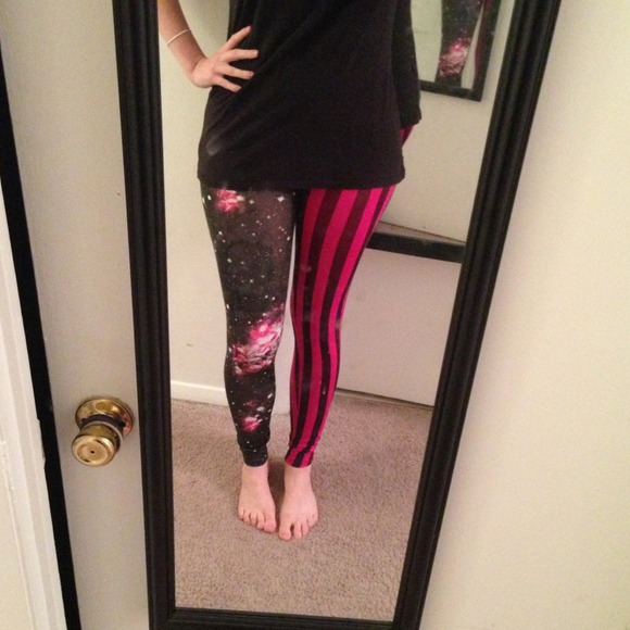 🚫SOLD IN BUNDLE 🚫Galaxy Punk Leggings - Picture 3 of 4