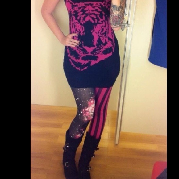 🚫SOLD IN BUNDLE 🚫Galaxy Punk Leggings - Picture 4 of 4