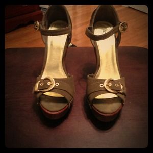 Platform olive shoes