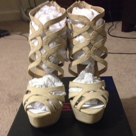 High heels - Picture 2 of 4