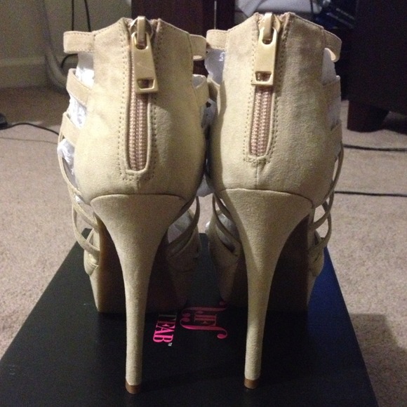 High heels - Picture 3 of 4