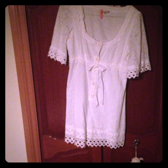 White knitted dress