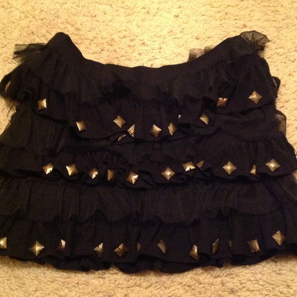 ❌❌SOLD❌❌Black mini skirt with studs