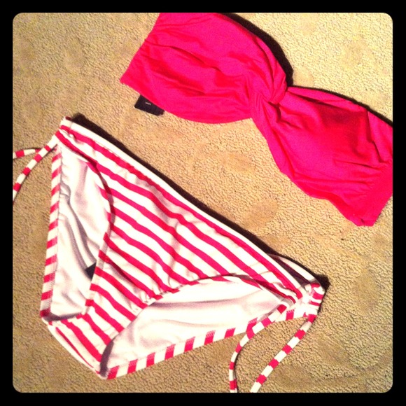 ❌Sold❌NWT pink bandeau bikini