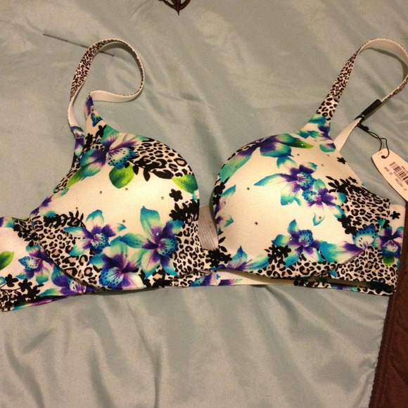 NWT VS rhinestone push-up bra size 32A hot hot hot