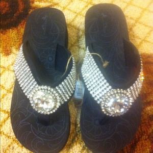 2 pair flip flops + Hollister shirt bundle.