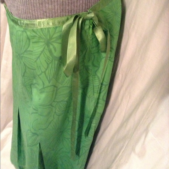 Green stretch skirt. #17 - Picture 2 of 2