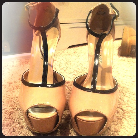 Sexy nude and black heels!!