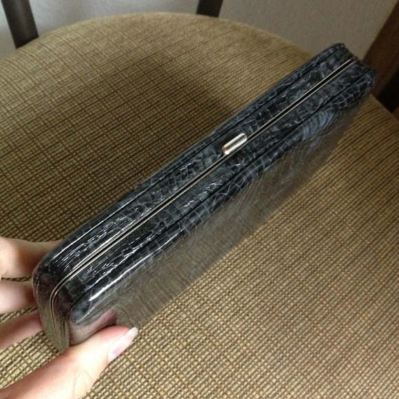 Gray 'Snakeskin' Clutch - Picture 3 of 3