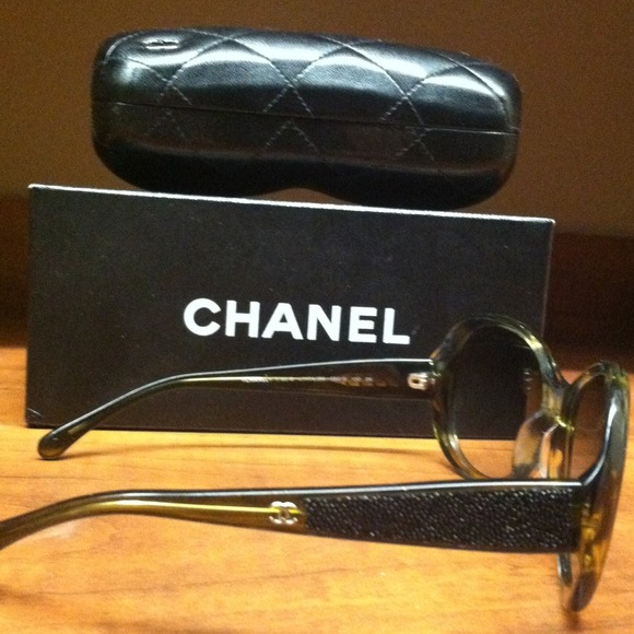 SOLD ON TRADSEY! Authentic Chanel Sunglasses👓👓👓 - Picture 2 of 3