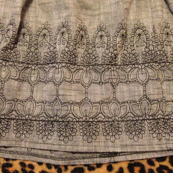 ⬇️REDUCED⬇️Gray skirt - Picture 2 of 3