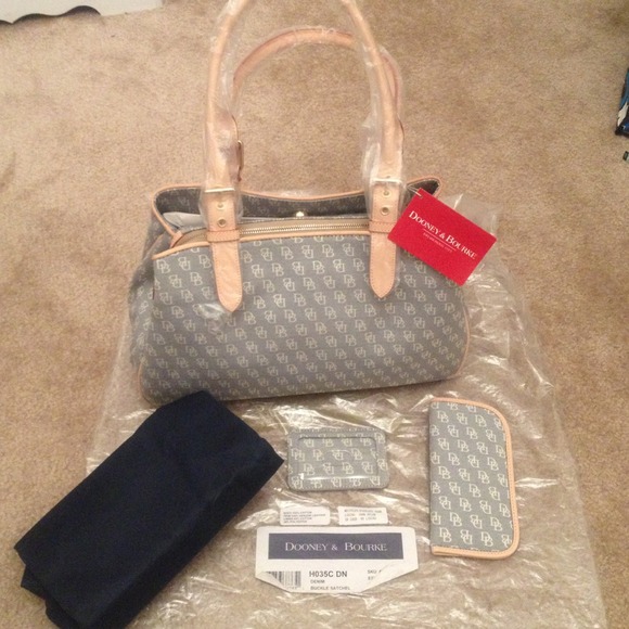 Sold!!!!💯%Authentic Dooney & Bourke Handbag
