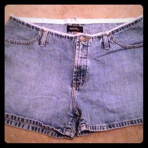 ❌ ❌ sold ❌ tJean Shorts
