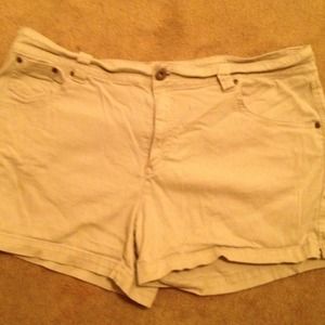 ❌ ❌ sold ❌ ❌ Stretch Khaki Shorts