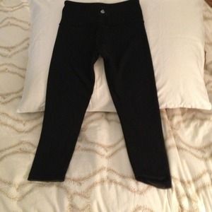 Reversible Lululemon wunder under yoga crops