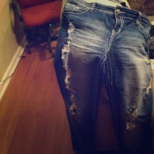 Super cute cut-up skinny jeans!!