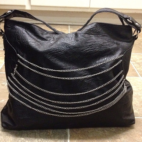 Handbags - FINAL PRICE! Huge Chain detailed black handbag