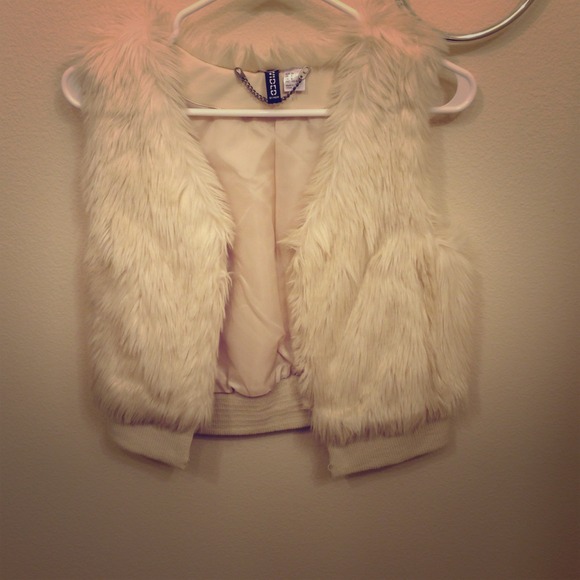 H&M Outerwear - Fur vest!