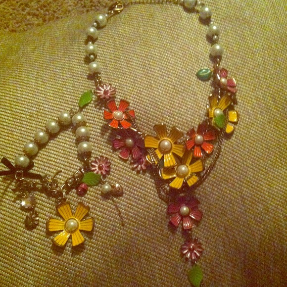 Betsey Johnson necklace & bracelet set