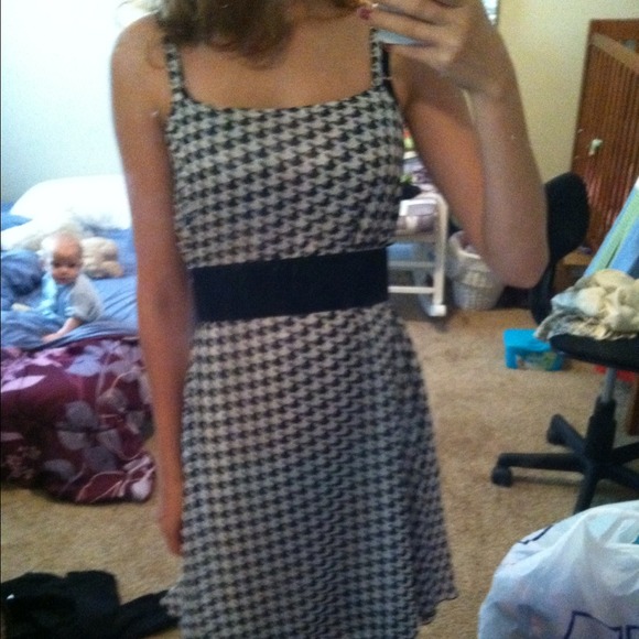 SOLD! Black and White Dress :) - Picture 2 of 3