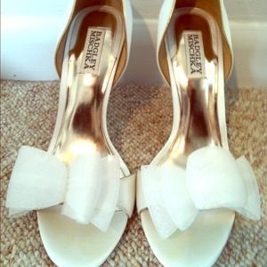 *SALE* Badgley Mischka "Xango" Ivory Heels