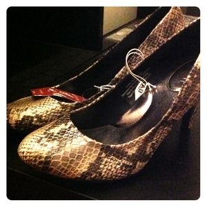 Merona Shoes - Black/tan/beige/grey Snake skin pumps! REDUCED!! Merona Shoes - Black/tan/beige/grey Snake skin pumps! REDUCED!!