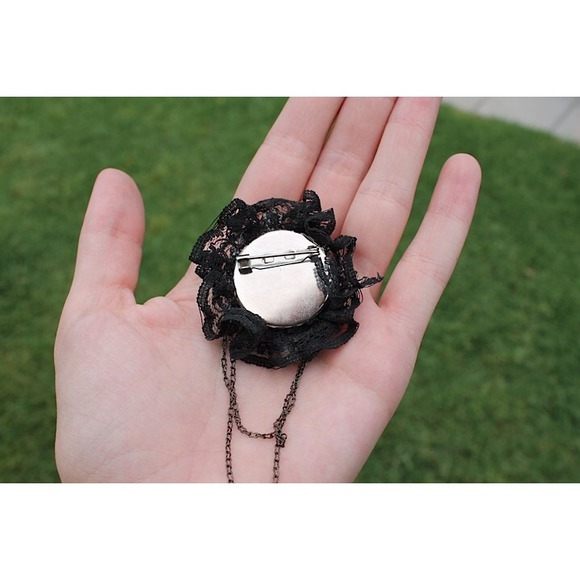 💥REDUCED💥 Antique Pin - Picture 3 of 3