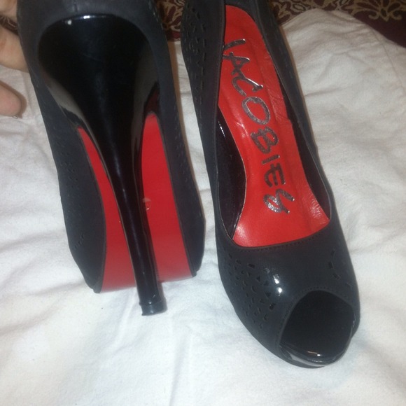 Beautiful heels - Picture 2 of 4